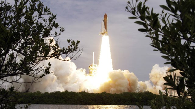 ... my viewing of last Friday's liftoff of Atlantis was a somewhat hollow ... ... my viewing of last Friday's liftoff of Atlantis was a somewhat hollow ...